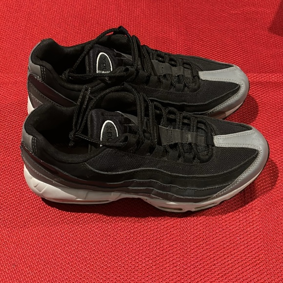 Nike Air Max 95’s Size 9 Color Black and Grey - Picture 2 of 6